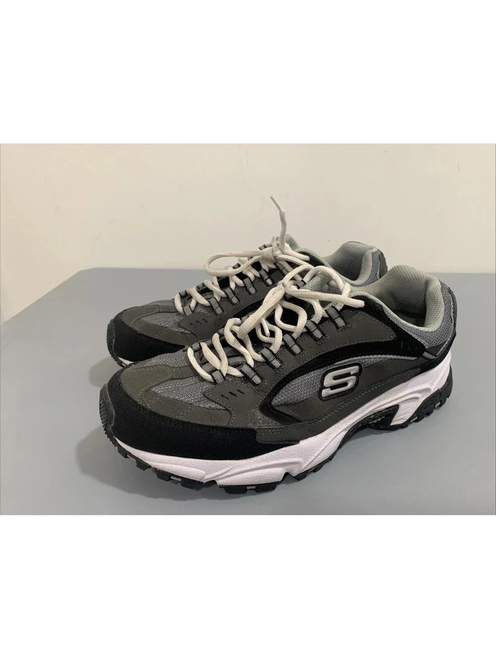 Sketchers Men's Gray Black & White Stamina Cutback Chunky Sneakers SIZE 10
